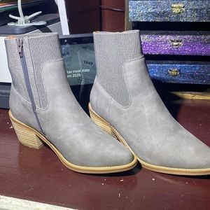 Dolce vita oltstia stretch booties for woman size 8 new with tags for woman